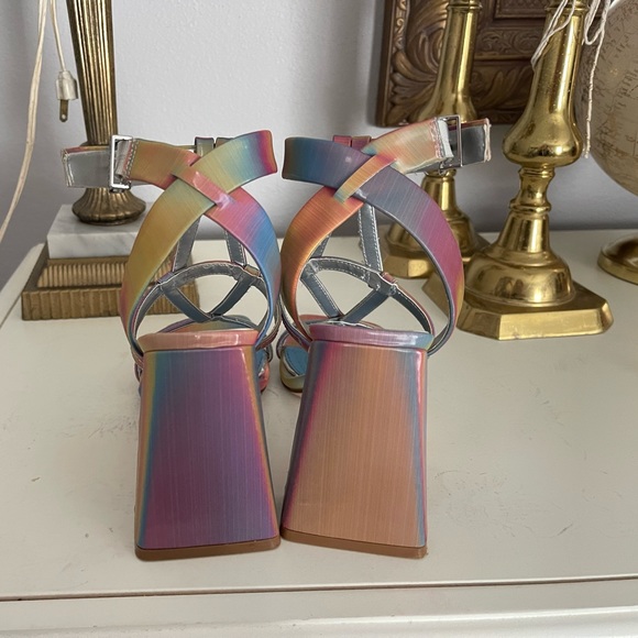 Gianni Bini women’s multi colored heeled sandal - Picture 3 of 4